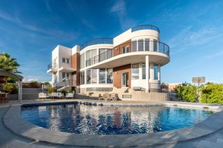 Casa a Pueblo-Ubanizaciones. Descubra una extraordinaria villa de lujo en alfaz del pi, una p