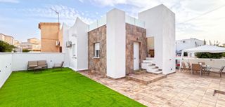 Casa a La Florida. Descubre este atractivo bungalow en venta en playa flamenca, una