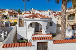 Casa en Centro de la Ciudad Quesada. Descubra esta atractiva villa independiente en ciudad quesada, u