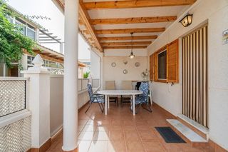 Casa adossada a Playa Flamenca. Descubre esta atractiva vivienda adosada en playa flamenca, una