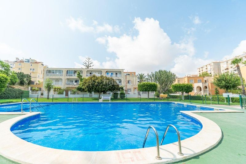 Foto dc1543de-249f-4a4a-8408-54ac07de1725. Àtic amb aparcament piscina a Torreblanca Torrevieja