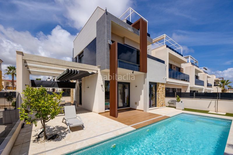 Foto 431aa0b2-6352-42ac-973d-9cc1186c8c94. Casa amb piscina a Lomas de Cabo Roig - Los Dolses Orihuela