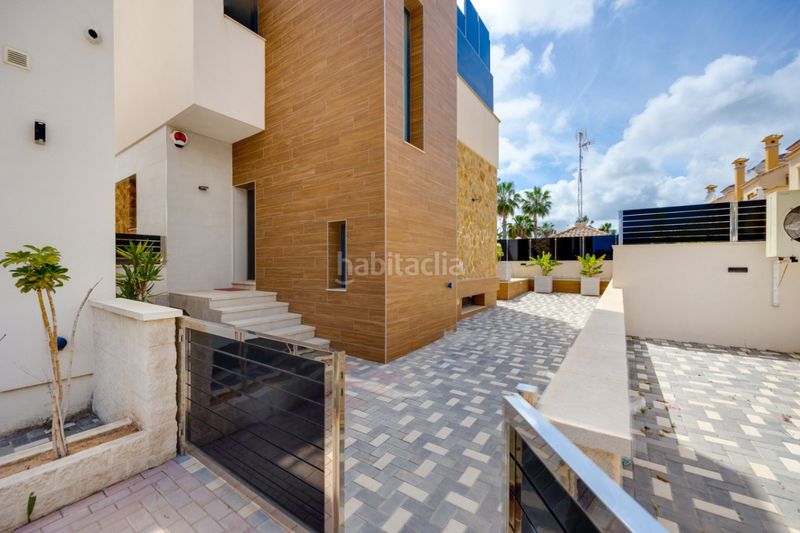 Foto a0cf928d-9725-4c36-8907-6d1be0ccece6. Casa amb piscina a Lomas de Cabo Roig - Los Dolses Orihuela