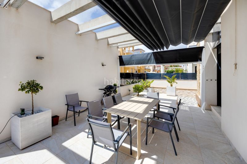 Foto ef030295-57c6-4aab-b0d1-eb0e093a9ec8. Casa amb piscina a Lomas de Cabo Roig - Los Dolses Orihuela