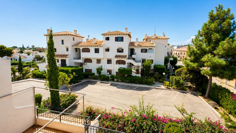 Foto 0b8304a2-23a1-46a9-85ea-6b6b73f09846. Apartament amb aparcament piscina a La Zenia Orihuela