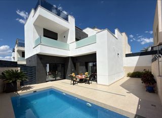 Maison à Benijófar. Una maravillosa vivienda mediterránea donde la privacidad, la lu