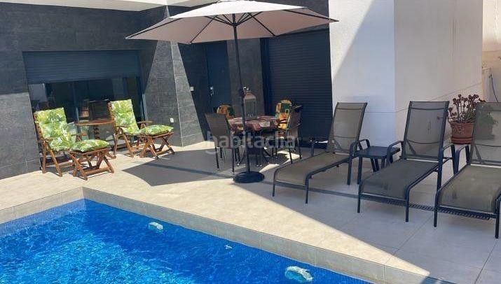 Foto 040b3ed5-1fb4-4c18-a651-8e303bf29e89. Casa amb aparcament piscina a Benijófar