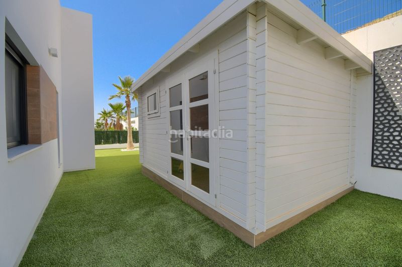 Foto b9933070-b4cd-4a2b-8bf4-5eed84e0370d. Casa amb piscina a Finestrat pueblo Finestrat
