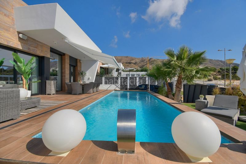 Foto e58cf163-ae6b-466e-9d1a-a24855394463. Casa amb piscina a Finestrat pueblo Finestrat