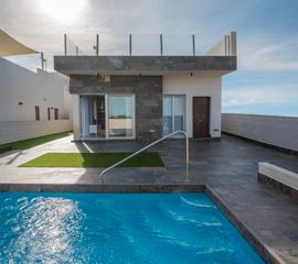 Casa a Los Almendros. Estanbspvilla de nueva construcciónnbspcon piscina y solárium se
