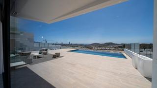 Casa a Balcón de Finestrat-Terra Marina. La urbanización donde se encuentra esta villa consta de varios c