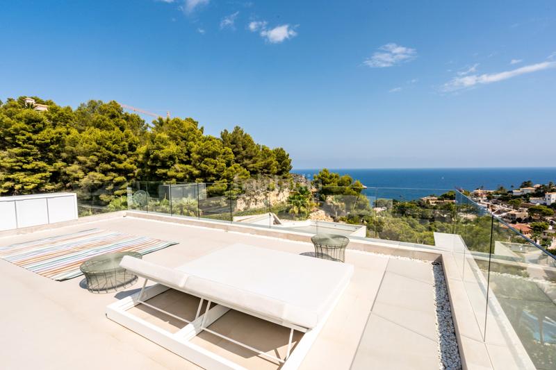 Foto 093add31-c770-4102-ba5f-7b9b56c50fad. Casa villanbspde moderno diseño en su máxima expresión.situada en la urbanización mar azul a tan solo 300 metros de la cala portitxol, en Xàbia