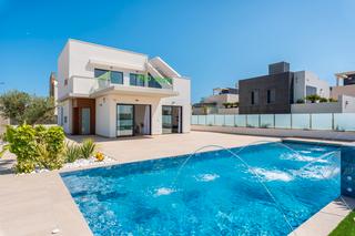 Casa a Campoamor. Te traemos lo último en confort y estilo con esta villa en la ma