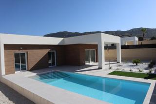 Casa a Monòver. Bienvenidos a esta moderna villa en la romana, un verdadero para