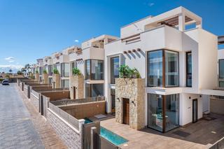 Casa en Rojales. Six seconds properties vende estas villas de obra nueva en ciuda
