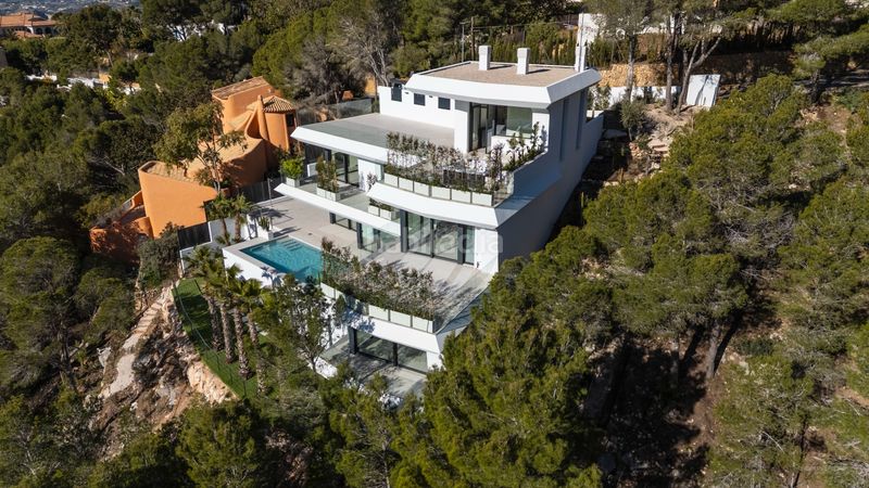 Foto 4ee4040c-e477-4dd7-b7fc-babc1e3ae27a. Casa amb aparcament piscina a Altea la vella Altea