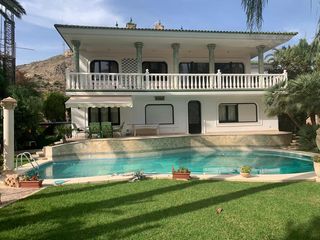 Casa en Novelda. Esta es una lujosa vivienda realmente única, con mucho encanto,