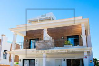 Maison jumelée à Rojales. Este chalet adosado, distribuido en dos plantas, te sumerge en u