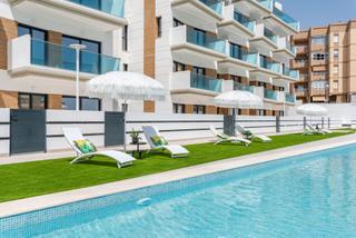 Attique en Guardamar Playa. Con una superficie total de 100 m, esta residencia combina a la