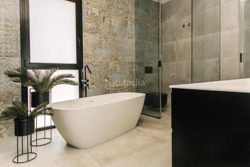 Foto 064246e6-5019-495b-a7c1-3380be51d315. Casa villa de diseñonbspcon una parcela total de 408 metros cuadradosnbspcon vistas a guardamar del seguranbspy al mar mediterráneo. ti en Rojales