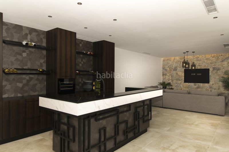 Foto 20b41de7-7cda-458b-9547-49c562b96ce9. Casa villa de diseñonbspcon una parcela total de 408 metros cuadradosnbspcon vistas a guardamar del seguranbspy al mar mediterráneo. ti en Rojales