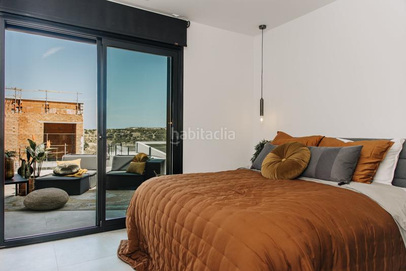 Foto 277ae229-8e00-45eb-87f3-40506c399347. Casa villa de diseñonbspcon una parcela total de 408 metros cuadradosnbspcon vistas a guardamar del seguranbspy al mar mediterráneo. ti en Rojales