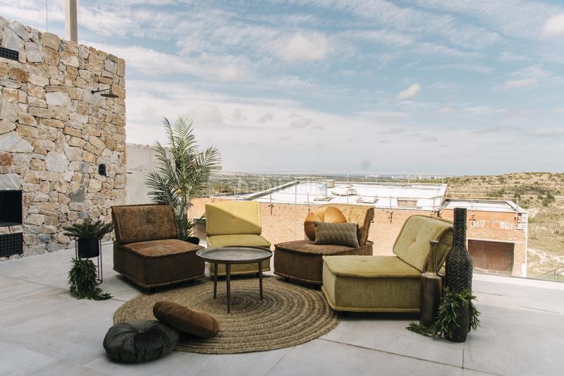 Foto 2f45187a-7577-4de1-aa60-0eafdd49bce5. Casa villa de diseñonbspcon una parcela total de 408 metros cuadradosnbspcon vistas a guardamar del seguranbspy al mar mediterráneo. ti en Rojales