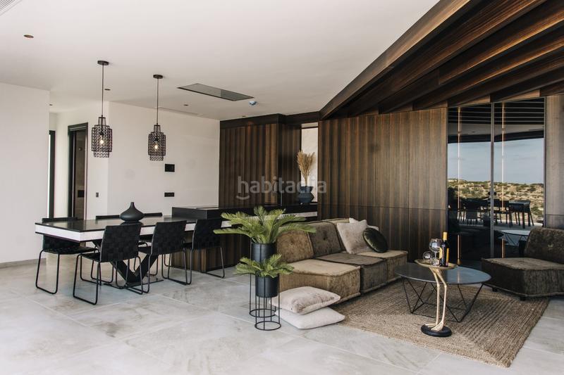 Foto 53dbfc4d-853b-48a5-b5de-89f8e4a5b737. Casa villa de diseñonbspcon una parcela total de 408 metros cuadradosnbspcon vistas a guardamar del seguranbspy al mar mediterráneo. ti en Rojales