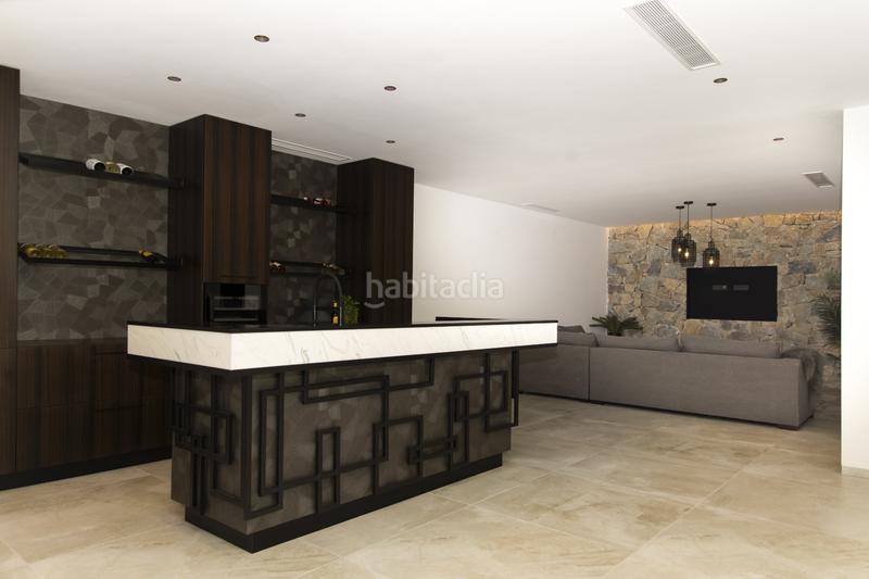 Foto 5d5744d4-0925-4846-b3c4-e48f0bd15ca8. Casa villa de diseñonbspcon una parcela total de 408 metros cuadradosnbspcon vistas a guardamar del seguranbspy al mar mediterráneo. ti en Rojales