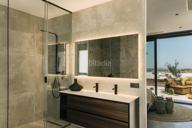 Foto 71a3c3a7-55e7-45b0-b1cb-b0a700040bf9. Casa villa de diseñonbspcon una parcela total de 408 metros cuadradosnbspcon vistas a guardamar del seguranbspy al mar mediterráneo. ti en Rojales