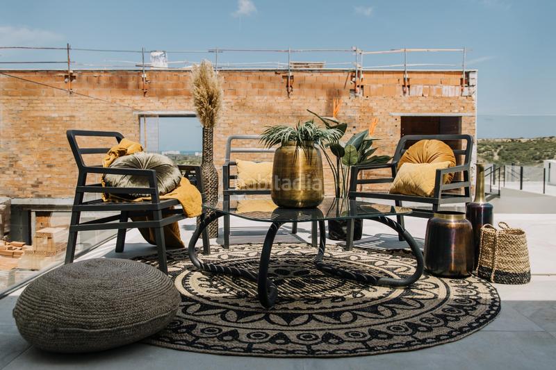 Foto 8bca5cb5-b179-4a90-ac0f-c6c69cbcb8a2. Casa villa de diseñonbspcon una parcela total de 408 metros cuadradosnbspcon vistas a guardamar del seguranbspy al mar mediterráneo. ti en Rojales