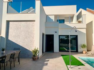 Casa adossada a Roda. Descubre la exquisitez y la innovación en el nuevo lanzamiento d