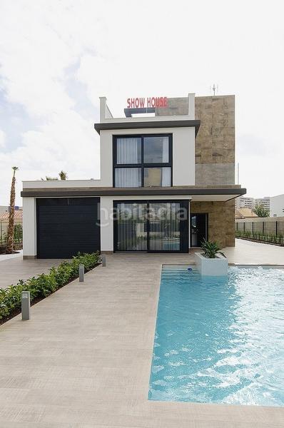 Foto 03527c0b-3ff7-4494-8545-bb0dc0ee8826. Chalet con parcheggio piscina in Campoamor Orihuela