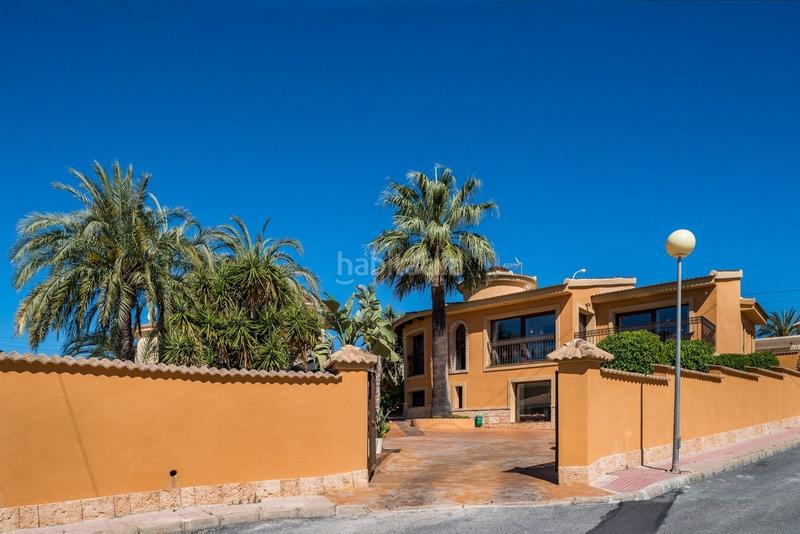 Foto 9ff8dd04-f941-4d79-8cc6-5a5fa65dbbfb. Alquiler chalet villa de estilo rustico contemporaneo en ciudad quesada en Rojales