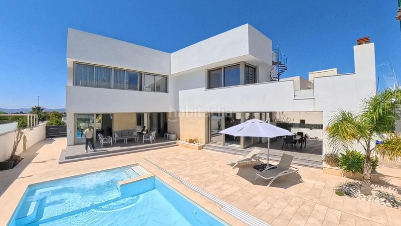 Foto 8d58853d-4f86-4985-ae1e-0da967ea8c03. Chalet un sueño hecho realidad en Benijófar