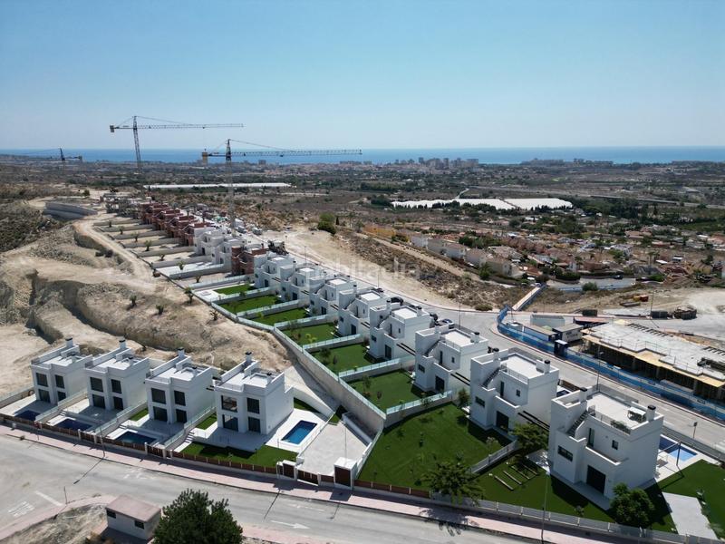 Foto 25ed3a60-3f7a-4c95-a3cb-e4c562e384c4. Chalet avec parking piscine dans Bonalba-Cotoveta Mutxamel