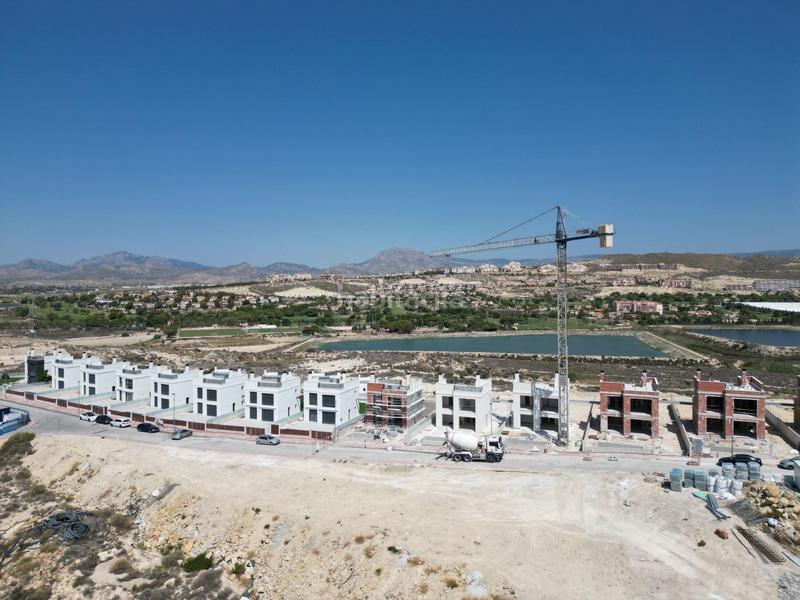 Foto f88326bc-479f-43e8-b67e-3804f800daef. Chalet avec parking piscine dans Bonalba-Cotoveta Mutxamel