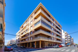 Apartment  Calle monteagudo. Apartamento de tres dormitorios con garaje incluido en el acequi