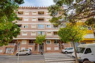 Apartament  Calle ramon gallud. Apartamento de dos dormitorios a 150 metros de la playa del cura