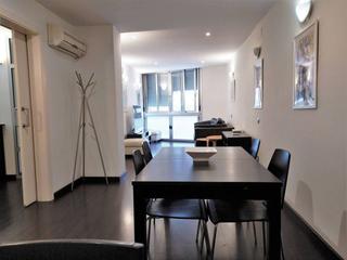 Studiowohnung in L´Antiga Esquerra de l´Eixample. Oficina habilitada con cocina y baño