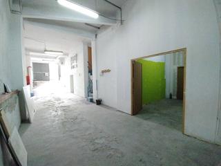 Bâtiment à usage industriel  Carrer de mallorca. Nave diafana en centro ciudad con rampa descarga
