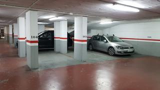 Lloguer Aparcament cotxe  Carrer de les escoles pies