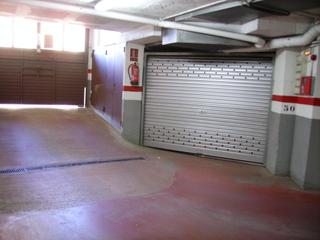 Location Parking voiture à Carrer abat oliba 37. Garatge  mes  traster tancat