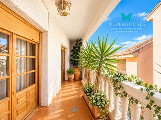 Casa adossada  Calle de los membrillos. Oportunidad