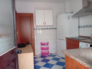 Casa adossada a Avenida de Rota. Adosado con dormitorio en la planta baja