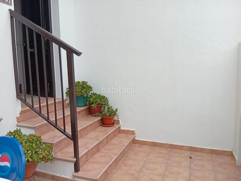Foto b1c07b66-9cb6-4e07-b23d-f4115b6db7a4. Casa adosada en calle los rosales 5 dúplex con garaje en Chipiona