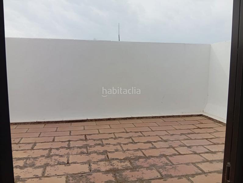 Foto b7b5860e-c9c7-4d46-b637-a71fc8218a76. Casa adosada en calle los rosales 5 dúplex con garaje en Chipiona