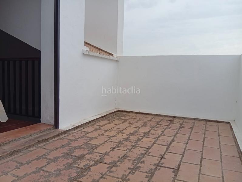 Foto e8a0a76b-7603-42cf-ae7a-d56b5d5b605b. Casa adosada en calle los rosales 5 dúplex con garaje en Chipiona