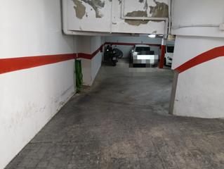 Aparcament cotxe  Avenida de madrid. Plaza de garaje en subterráneo