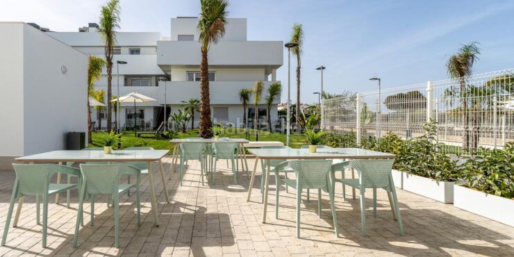 Foto 82ea2db8-ff0f-49cb-b0aa-d3c1aceff621. Apartament amb calefacció aparcament piscina a Aguadulce - Almadraba - Punta Candor Rota